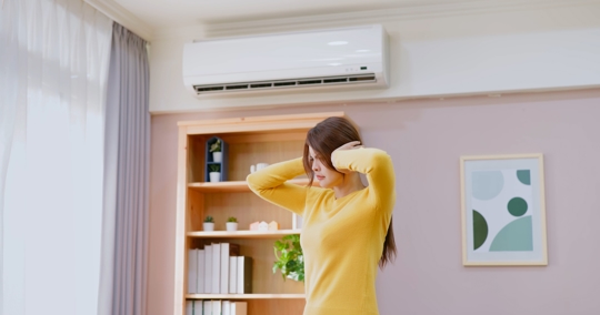 Woman feel annoyed and she is suffering noise from ac at home.